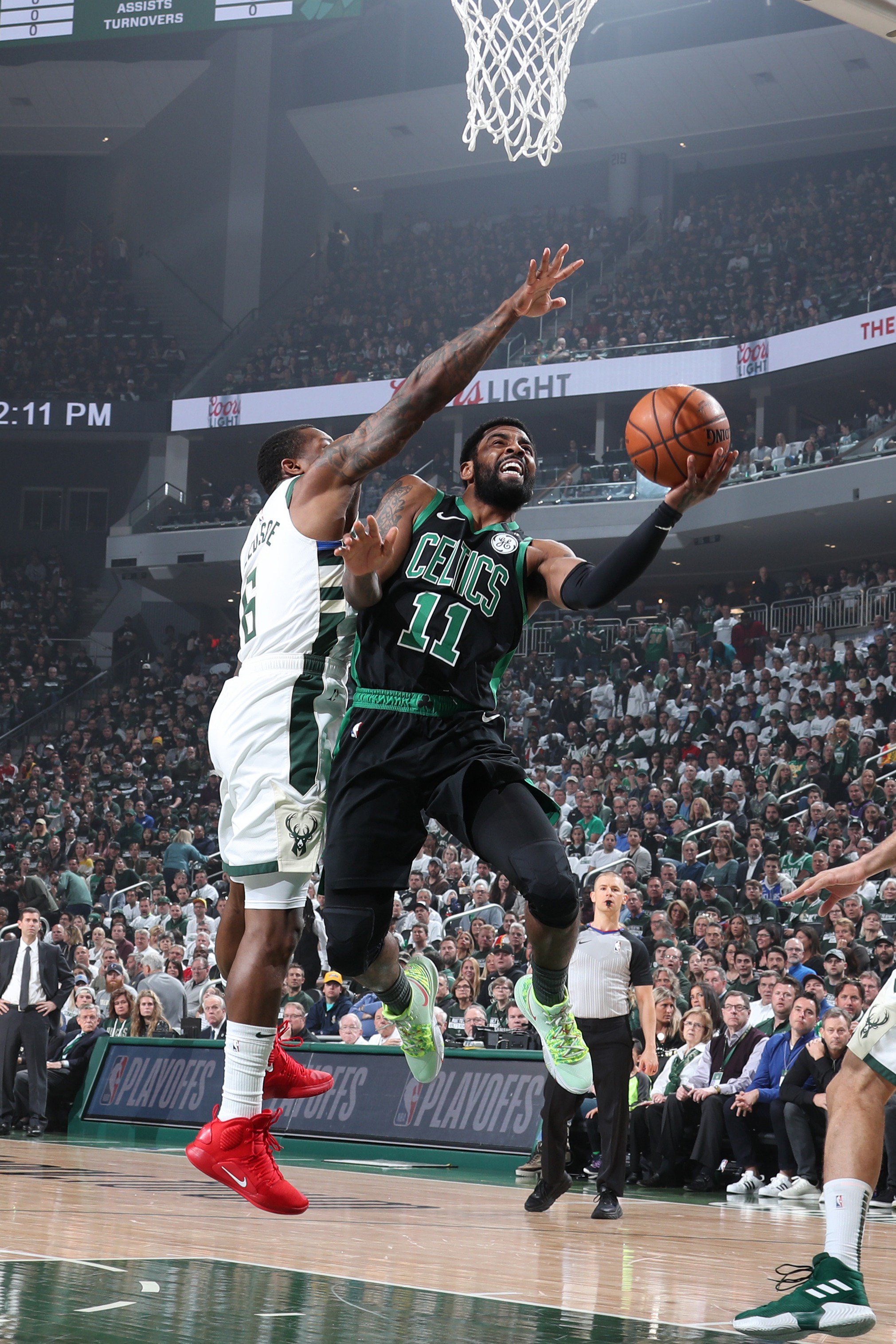 每列自上而 每列自上而